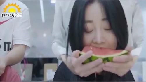 吃瓜黑衣小姐姐,网络红人的神秘面纱