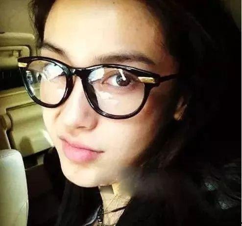 眼镜反差女吃瓜,揭秘娱乐圈幕后真相