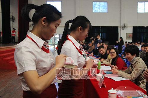 陈登职校吃瓜,揭秘校园里的“瓜田”风云