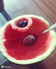天热吃瓜吧图片
